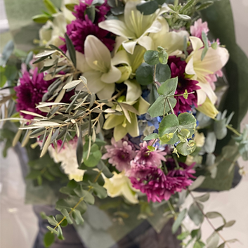 Hand Bouquet Fresh Flowers L