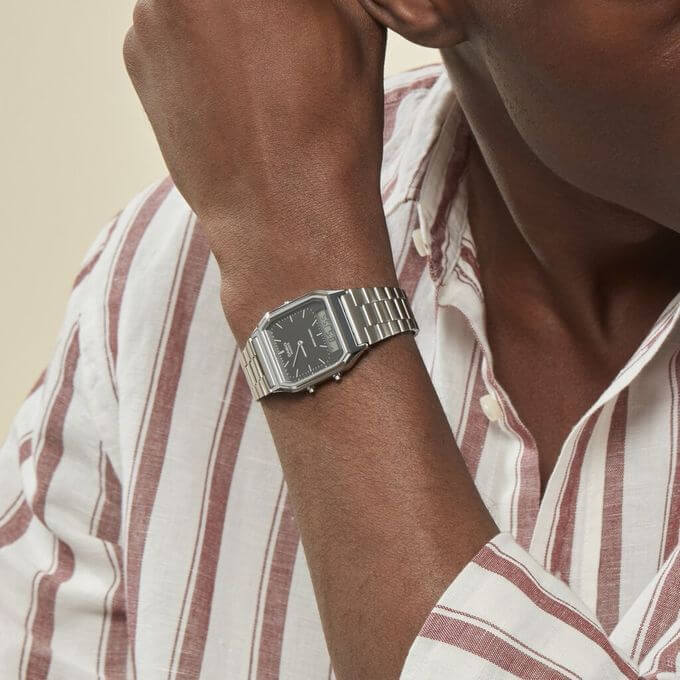 Casio – Classique duel time – Vintage collection en fond noir – Bracelet en acier inoxydable – AQ-230A-1DMQ