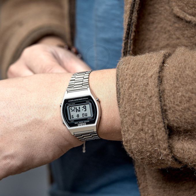 Casio – Vintage collection – Alarme multiple – Bracelet en acier inoxydable – B640WD-1AVDF