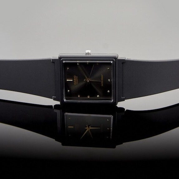 Casio – Classique cadran noir rectangulaire – Bracelet en silicone noir – MQ-38-1ADF