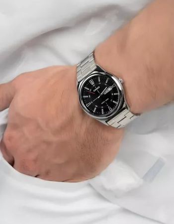 Casio – Argenté cadran noir – Classique pour homme – Avec dateur – Diamètre boîtier : 38mm – MTP-V006D-1C