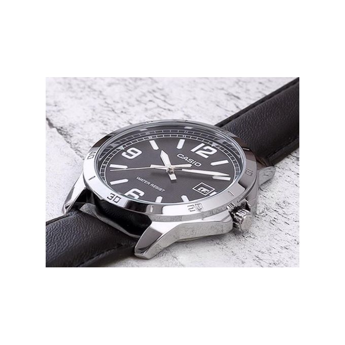 Casio – Noir – Cadran noir avec dateur – Bracelet en cuir noir – MTP-V004L-1B