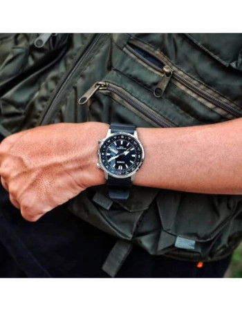 Casio – Sportive et élégante avec un anneau de compas rotatif, étanche 100m – MTD-130-1AV