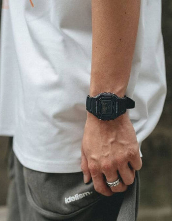 Casio – Montre en résine noire – Cadran noir – Un design numérique sportif – W-218H-1BVDF Casio – Montre en résine noire – Cadran noir – Un design numérique sportif – W-218H-1BVDF