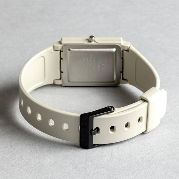 Casio – Obtenez une montre analogique légère de couleur blanche – Bracelet en résine – MQ-38UC-8ADF