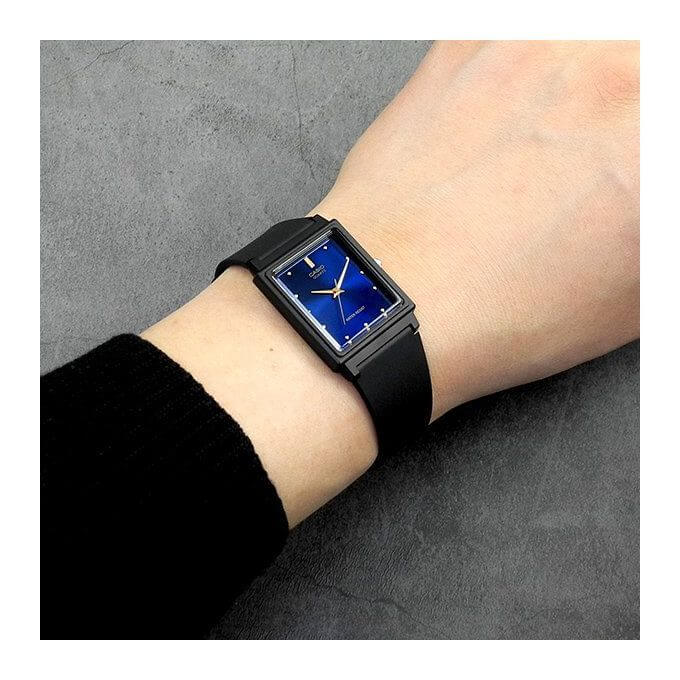Casio – Cadran bleu – Rectangulaire classique – Étanche & bracelet en résine – MQ-38-2A