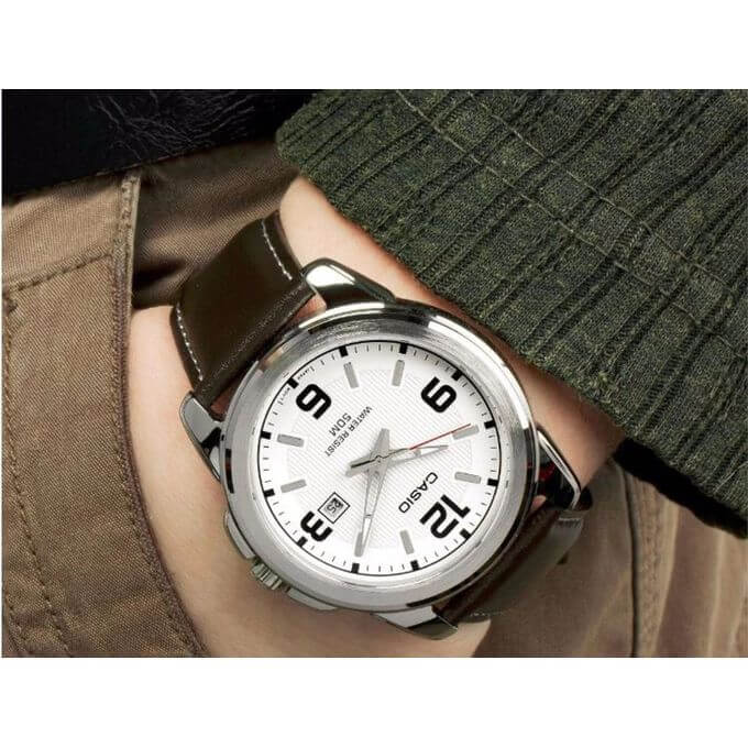 Casio – Montre homme – Bracelet cuir marron – Cadran blanc – MTP-1314L-7A