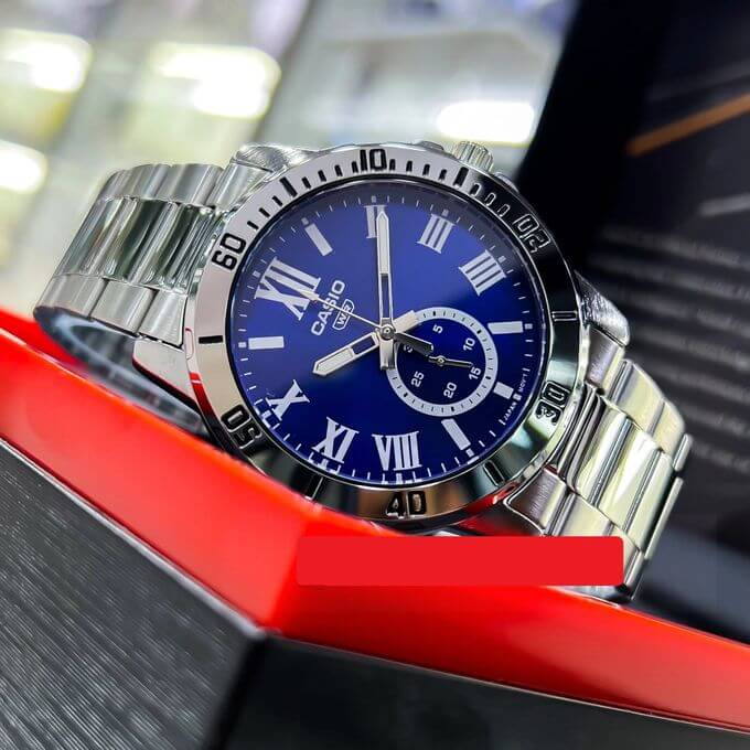 Casio – Avec dateur sous forme de petite seconde – Cadran bleu – Bracelet en acier inoxydable – MTP-VD200D-2B