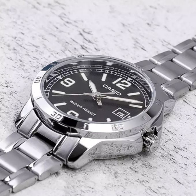 Casio – Cadran noir – Dateur – Bracelet acier inoxydable – MTP-V004D-1B2UD