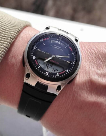 Casio – Double montre – Autonomie de batterie 10 ans – Étanchéité jusqu’à 50 mètres – Heure mondiale – AW-80-1A