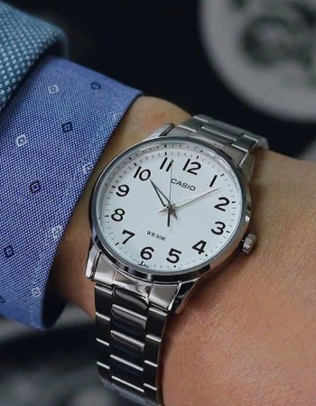 Casio – Montre classique avec un fond blanc et des index chiffrés bien visibles pour rendre la lecture plus facile – MTP-1303D-7BVDF Casio – Montre classique avec un fond blanc et des index chiffrés bien visibles pour rendre la lecture plus facile – MTP-1303D-7BVDF
