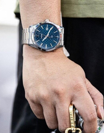 Casio – Montre fond bleu avec dateur pour hommes – Bracelet en acier inoxydable – MTP-VD03D-2A2 Casio – Montre fond bleu avec dateur pour hommes – Bracelet en acier inoxydable – MTP-VD03D-2A2