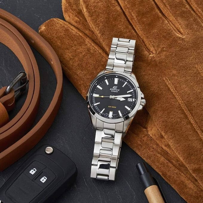 Casio – Montre pour hommes cadran noir – WR 100 mètres – Bracelet en inoxydable – EFV-100D-1AV