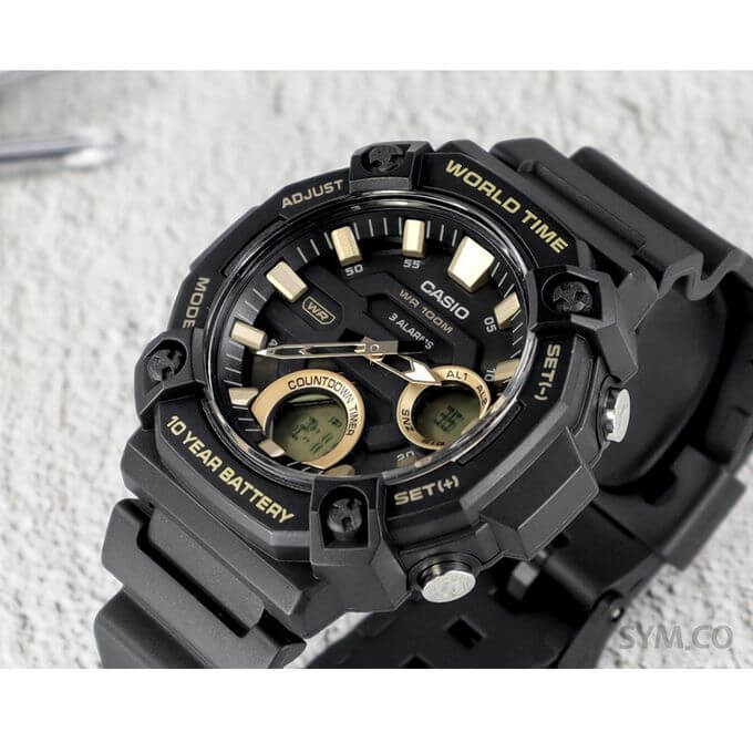 Casio – Dotée d’une grande lunette – Étanche 100 m – 3 alarmes quotidiennes – AEQ-120W-9AV