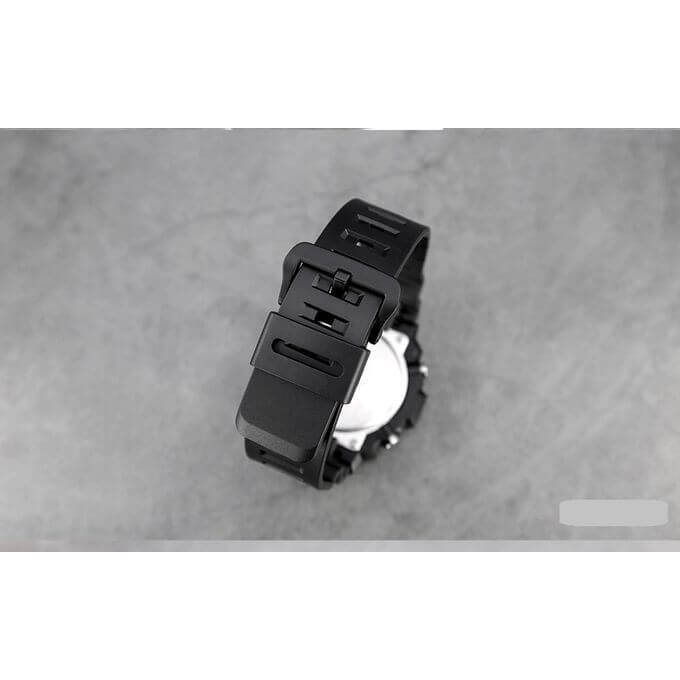 Casio – Dotée d’une grande lunette – Étanche 100 m – 3 alarmes quotidiennes – AEQ-120W-9AV