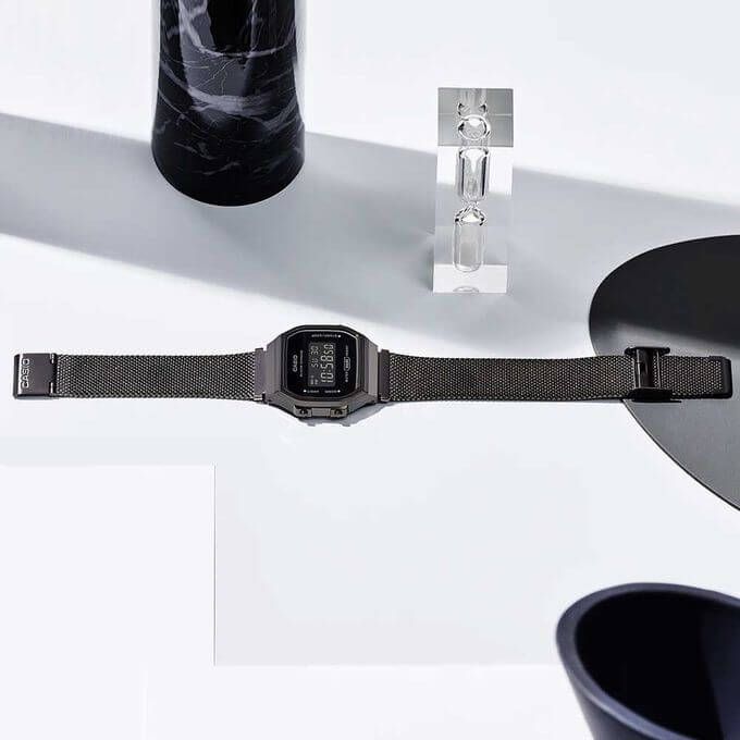 Casio – Bracelet en mailles milanaise noir – Numérique cadran noir – A168WEMB-1BDF