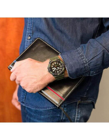 Casio – Vert cadran noir – Diamètre boîtier : 55 mm – Étanche 100 m – MRW-210H-3AVDF