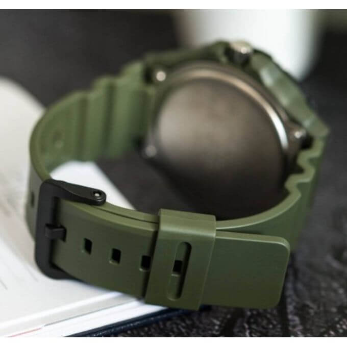 Casio – Vert cadran noir – Diamètre boîtier : 55 mm – Étanche 100 m – MRW-210H-3AVDF