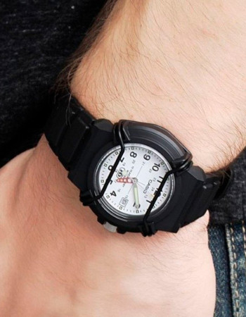 Casio – Cadran blanc – Avec dateur sur 3h – Bracelet en silicone noir – HDA-600B-7BV