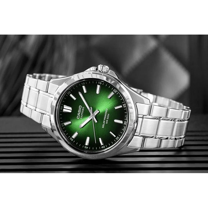 Casio – Montre pour hommes – Solaire & verre saphir inrayable – Fond vert – Tout en acier inoxydable – MTS-RS100D-3AVDF
