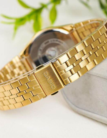 Casio – Belle montre classique dorée et fond vert pour hommes – Bracelet en acier inoxydable avec dateur jours/mois – MTP-B146G-3AV