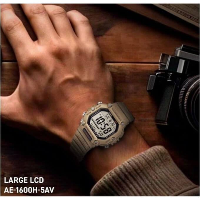 Casio – Montre sport pour hommes pratique et robuste – Vert – Autonomie pile 10 ans – Étanche 100 m – AE-1600H-5AVDF