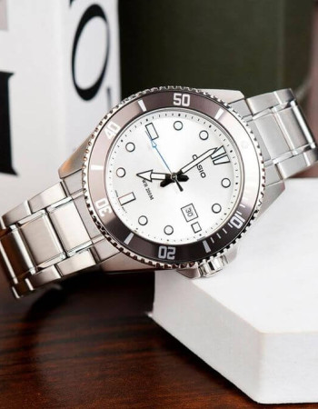 Casio – Sous-marine cadran blanc & lunette rotative noire – Dateur & étanche 200 m – MDV-107D-7AVDF