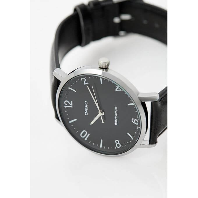 Casio – Montre classique noire avec bracelet en cuir noir pour hommes – Étanche – MTP-VT03L-1B