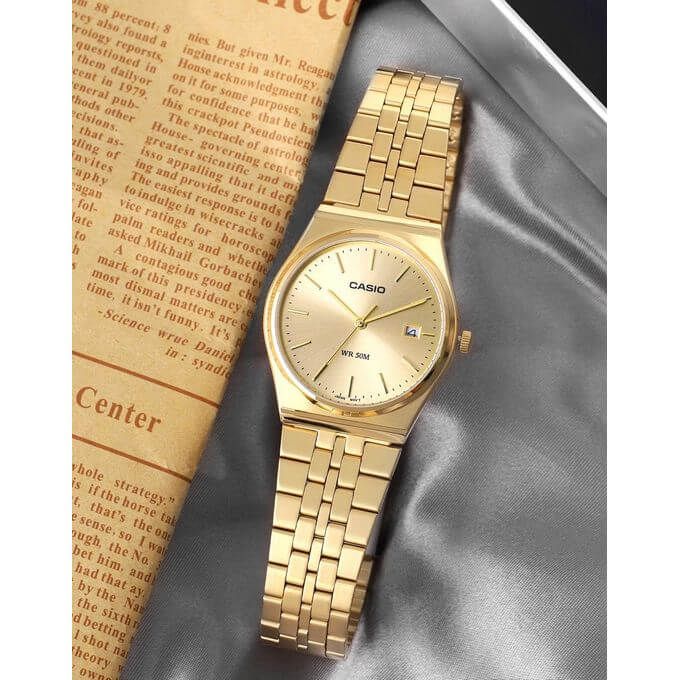 Casio – Montre classique au style rétro doré avec dateur et étanche pour hommes – Tout en acier inoxydable – MTP-B145G-9AV