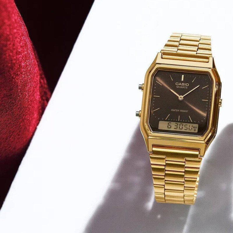 Casio – Vintage au style classique dorée et fond marron – Double montres avec bracelet en acier inoxydable – AQ-230GA-5AMQY