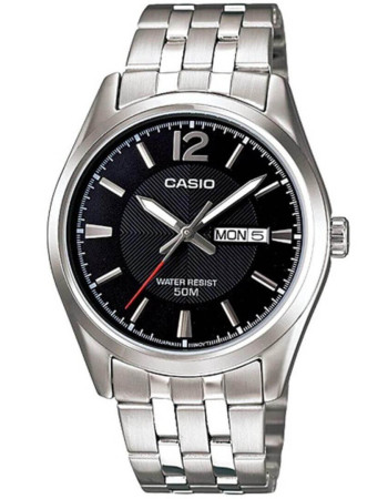 Casio – Montre pour hommes au fond texturé en noir et dateur jours/mois – Étanche 50 m – MTP-1335D-1AVDF Casio – Montre pour hommes au fond texturé en noir et dateur jours/mois – Étanche 50 m – MTP-1335D-1AVDF
