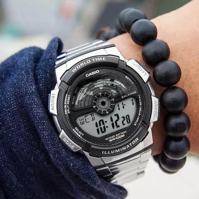 Casio – Montre digital pour hommes – Étanche 100 m – Bracelet en acier inoxydable – AE-1100WD-1AVDF