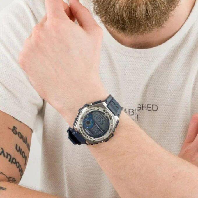 Casio – Bracelet en résine bleu & Autonomie de batterie de 10 ans – Étanchéité 100 mètres – MWD-100H-2AV