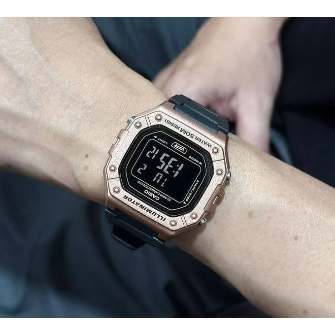 Casio – Montre classique pour hommes – Dotée d’un cadran sophistiqué, inspiré du marbre Noir – MTP-VT01LM-1A