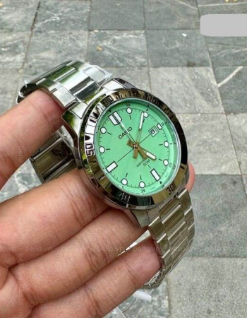 Casio – Montre fond vert-turquoise pour hommes – avec dateur – étanche 50 m – MTP-VD01D-3E1V Casio – Montre fond vert-turquoise pour hommes – avec dateur – étanche 50 m – MTP-VD01D-3E1V