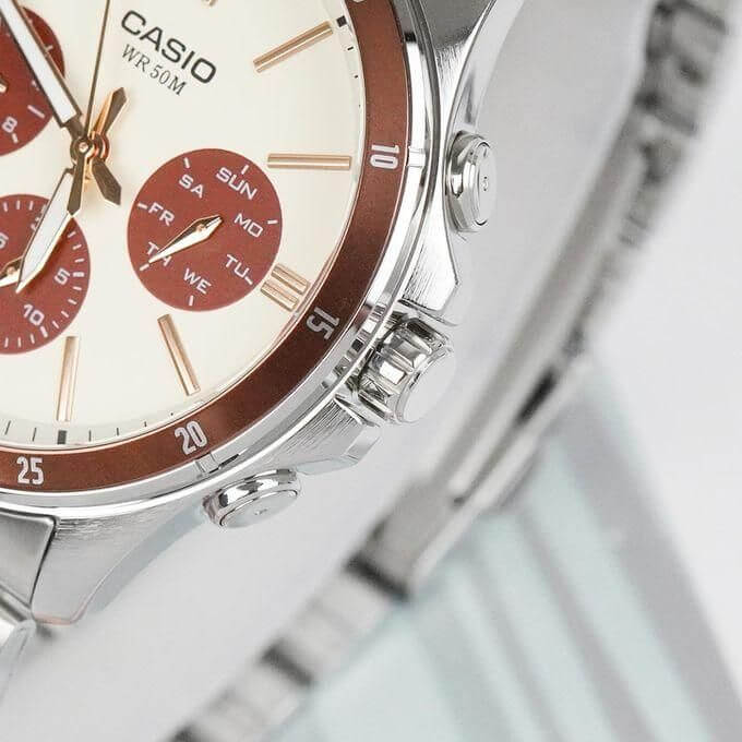 Casio – Montre fond vert-turquoise pour hommes – avec dateur – étanche 50 m – MTP-VD01D-3E1V