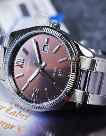 Casio – Montre classique pour hommes – Fond marron avec dateur – Étanche 50 m – MTP-1302DD-5AV Casio – Montre classique pour hommes – Fond marron avec dateur – Étanche 50 m – MTP-1302DD-5AV