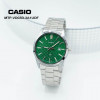 Casio – Argenté fond vert avec dateur – Bracelet en acier inoxydable – MTP-VD03D-3A1UDF