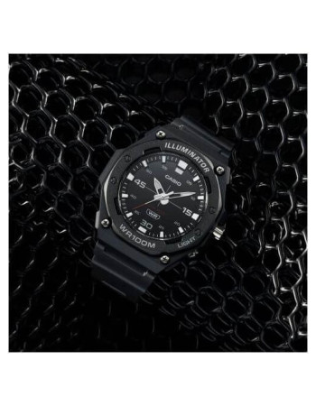 Casio – Sport avec Bouton de lumière – W.R 100 mètres, Cadran noir – Bracelet en résine – MW-620H-1AV