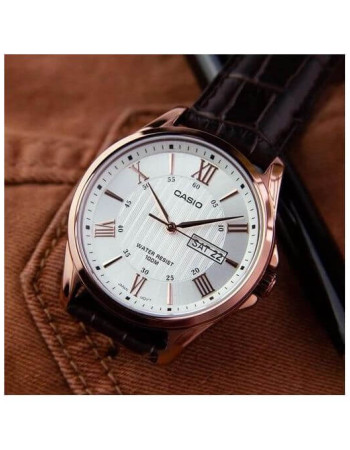 Casio – Bronze cadran blanc – Bracelet cuir marron – Avec dateur – MTP-1384L-7AVDF