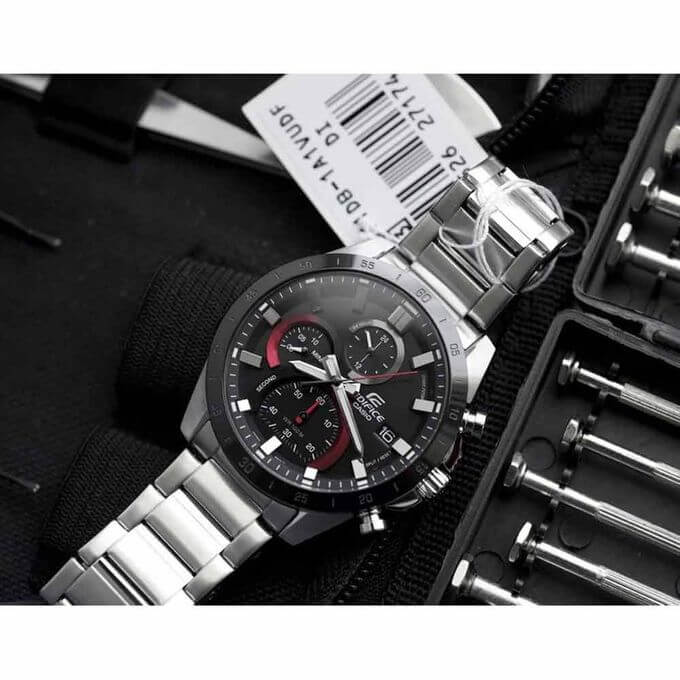 Casio – Conception dynamique et puissante, Chronographe et dateur, Étanche 10 BAR – EFR-544BK-1A9V