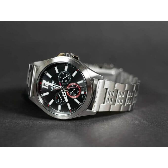 Casio – Cadran 40 mm en fond noir et avec dateur – Tout en acier inoxydable – MTP-E350D-1BV