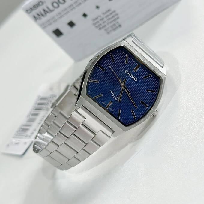 Casio – Blue dial in bold square version – Fully stainless steel – MTP-B140D-2AV