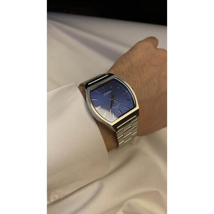 Casio – Blue dial in bold square version – Fully stainless steel – MTP-B140D-2AV