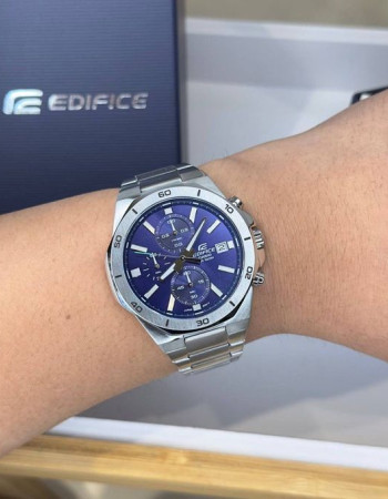 Casio – Montre pour hommes, avec un fond bleu, équipée d’un chronographe et d’un dateur – EFV-640D-2AV Casio – Montre pour hommes, avec un fond bleu, équipée d’un chronographe et d’un dateur – EFV-640D-2AV