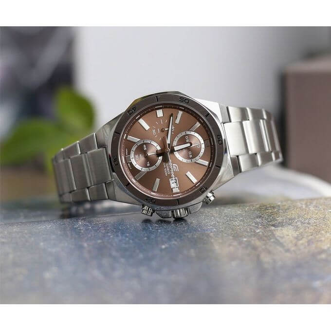 Casio – Cadran marron – Chronographe pour homme – Tout en acier inoxydable – EFV-640D-5AV