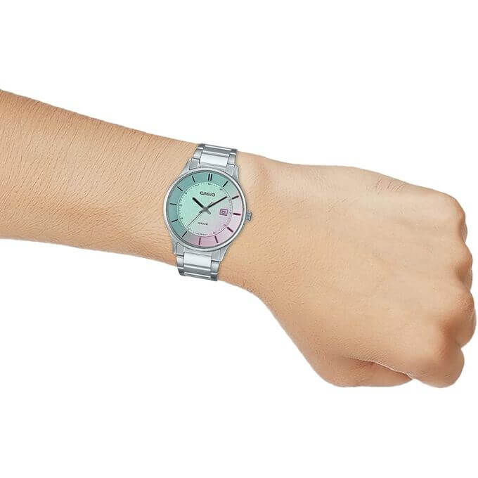 Casio – Montre pour homme en cadran Chaque inclinaison du poignet change de couleur – MTP-E605D-7EV