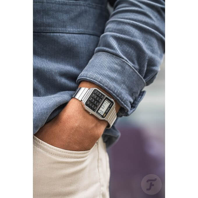 Casio – Montre calculatrice vintage collection – 8 digits – Bracelet en acier argenté – CA-500WE-1A