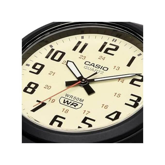 Casio – Montre pour homme en bracelet nylon vert – Étanche 50 m – Index chiffres – MW-240B-3BVDF