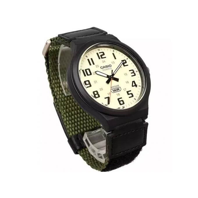 Casio – Montre pour homme en bracelet nylon vert – Étanche 50 m – Index chiffres – MW-240B-3BVDF